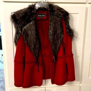 Vest with faux fur trim